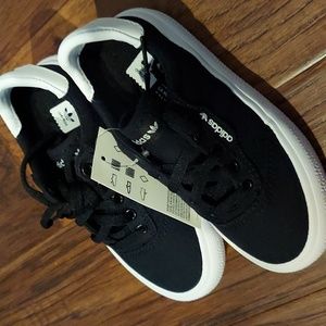 Adidas 3MC Skateboarding Sneakers Black White Little Kids 10.5 New